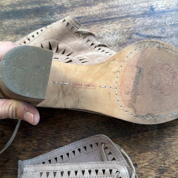 Vince Camuto Taupe Laser Cut Laced Boots Open Toe Block Heels Size 7.5-8 - Picture 4 of 10